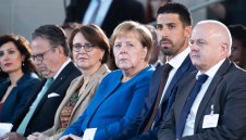 От "старата госпожа" до "старата дама"