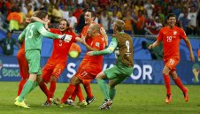 Холандия би дузпата на Коста Рика