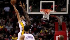 Хюстън и Лейкърс си вкараха 290 точки