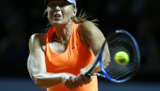 Маша се завърна с гръм и трясък на корта!