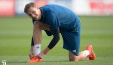 Хьоведес дебютира за Юве срещу Сампдория