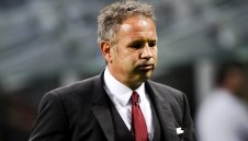 Милан умува за уволнение на Синиша