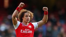 Давид Луис прати Арсенал на трето място