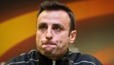 Бербатов стреля с пистолет в колата си и с пушка на улицата, за малко да се задуши