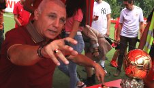 Стоичков надъхва волейболистите 