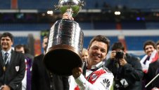 Играчи и помощници се скъсаха да хвалят треньора на Ривър