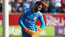 Де Хеа се извини за грешките си, феновете обаче го съсипаха