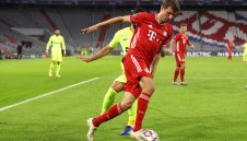 Удар за Байерн преди финала: Мюлер с положителен тест за COVID-19