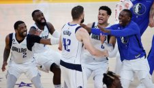 Германец шокира Лейкърс с тройка със сирената