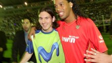 Роналдиньо: Нямам заслуга за пробива на Меси. Той винаги е имал всичко