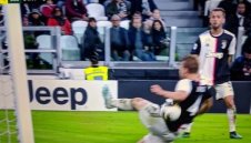 Шефът на съдиите защити Юве: Нямаше дузпа за Болоня, не познавате правилата! + ВИДЕО