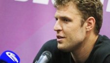 Твърда резерва! Сакраменто показва вратата на Везенков