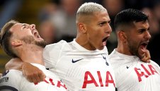 Тотнъм продължи с победите и дръпна с 5 точки на върха
