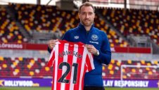 Ериксен дебютира за Пчеличките срещу Свраките