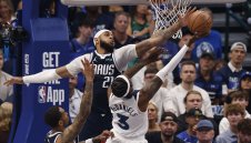 Лука и Кайри пак се развихриха в края и Далас дръпна с 3-0