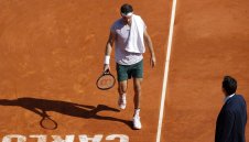 Гришо с трисетова победа в Монте Карло