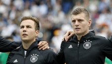 Клоп взима "сина си" Гьотце на "Анфийлд"