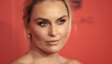 Линдзи Вон ще сменя коленна става