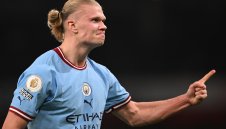 Играхме като шампиони, радва се Холанд