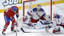 Александър Георгиев с 34 спасявания, тимът му в НХЛ пак бие