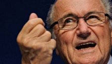 Средната годишна заплата във ФИФА е 242 000 евро