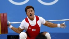 Наказаха олимпийски шампион по щанги за 10 години