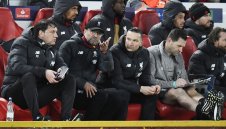 Клоп готви чистка в Ливърпул