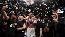 Джошуа няма спирка! Нокаутира Мартин във втория рунд + ВИДЕО