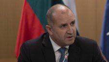 Румен Радев: Срам! Това е неуважение към любителите на футбола + ВИДЕО И ГАЛЕРИЯ