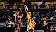 Езерняците се измъкнаха срещу Стеф, ще срещнат Финикс в плейофите