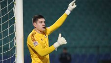 Вратарят на ЦСКА играе сам срещу себе си
