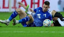 Кайзерслаутерн спасява останалия без отбор Краев?