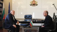 Доц. Мангъров призова: Отворете стадионите 