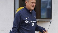 Делио Роси грейна заради трио