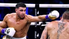 Томи Фюри беше пратен в нокдаун, но победи Джейк Пол