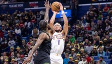 Гард на Финикс за трети път поред вкара 50 на един и същ съперник