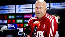 Чаби Алонсо няма да поеме Шпорите, босът на Фейенорд е фаворит