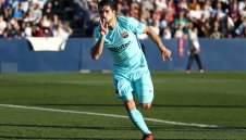 Барса обжалва картоните на Пике и Суарес