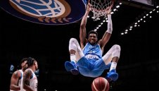 11 от 11 от игра за Янис и Гърция гледа към Париж