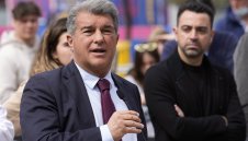 Обещанието на Лапорта към Шави е "висящо"