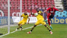 Гол със задна ножица! Локо София и Ботев Пловдив поделиха точките на Разпети петък