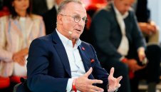 Коронавирус: Пандемията ще излекува болния футбол