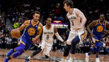 Стеф обърна глезен при обрат на Голдън Стейт