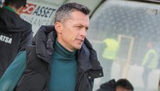 Готвят любопитна треньорка рокада в Първа лига