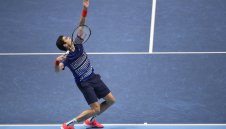 Раонич удари Монфис в Лондон