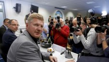 И Ефе си измисли прякор: Аз съм Новия!