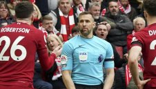 Реферът-хулиган се извини на Робъртсън, ще се размине с наказание