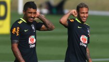 Задача от Барса? Паулиньо срита Неймар на тренировка!