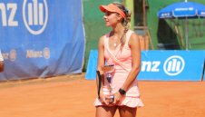 Вики Томова пречупи унгарка в Париж