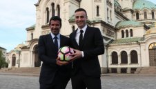 Бербатов подлуди феновете си, дава автографи на "Витошка"